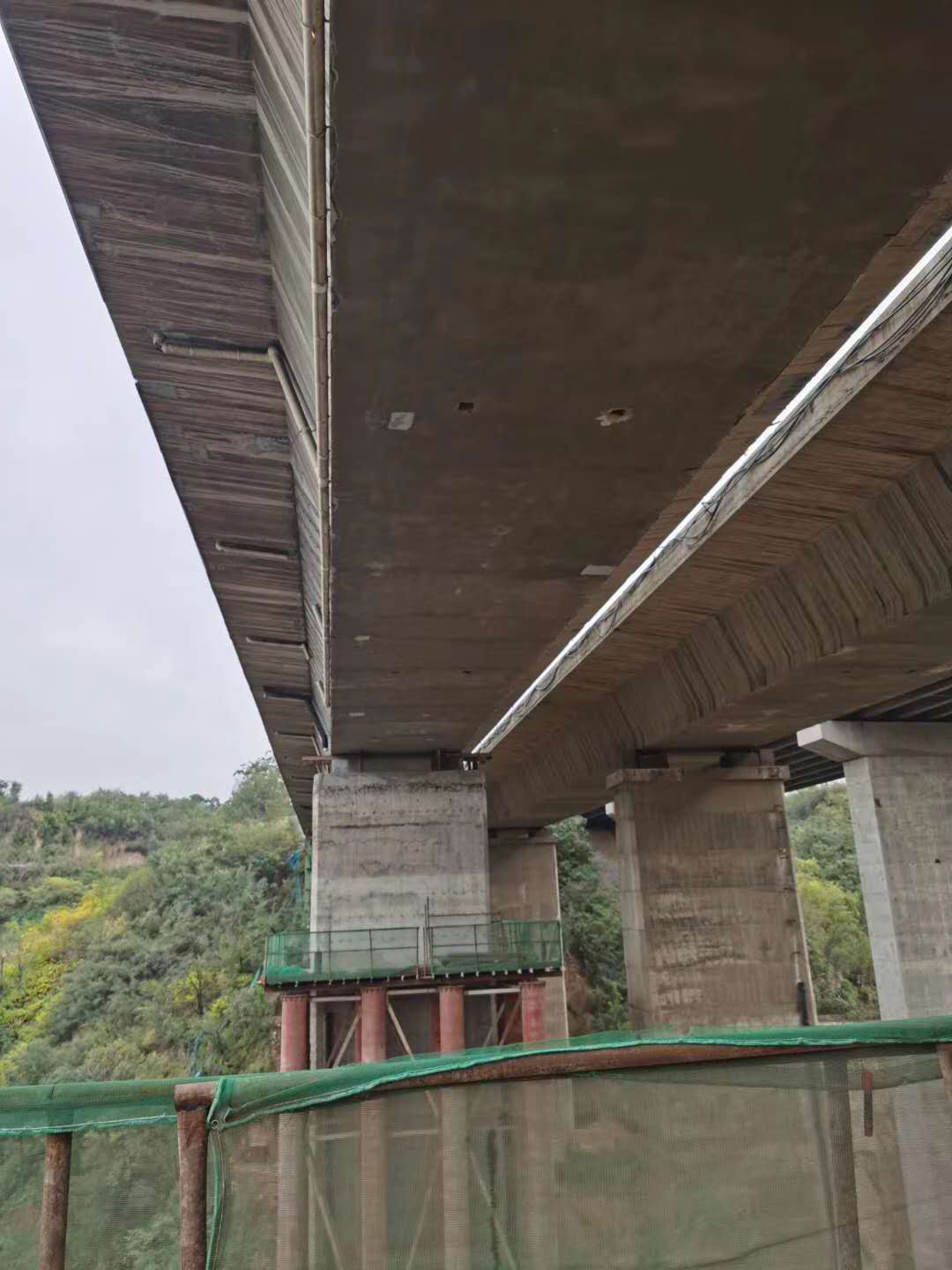 雅安桥梁加固前制定可行设计方案图并用对施工方法